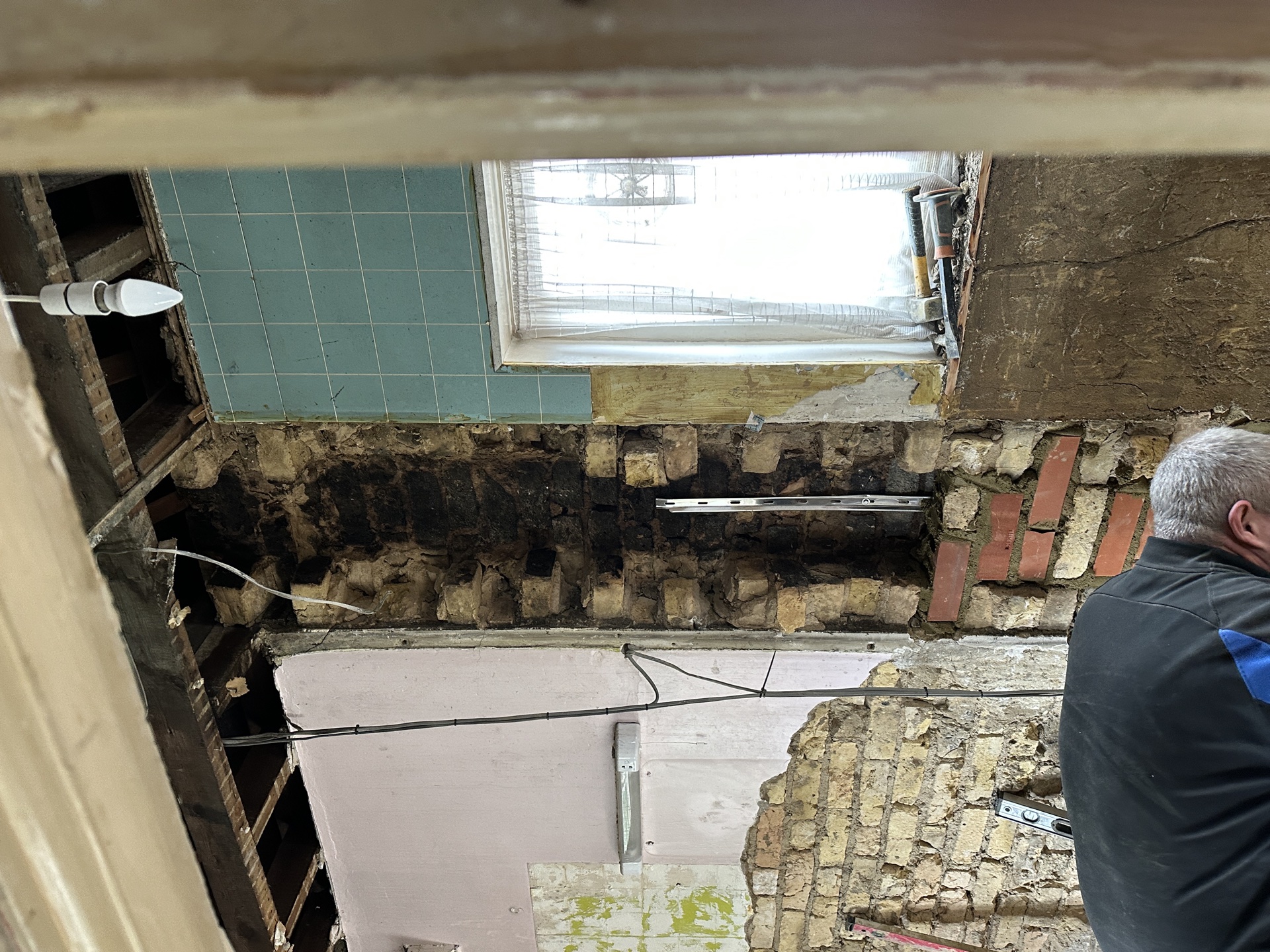 Lintel set and levelled